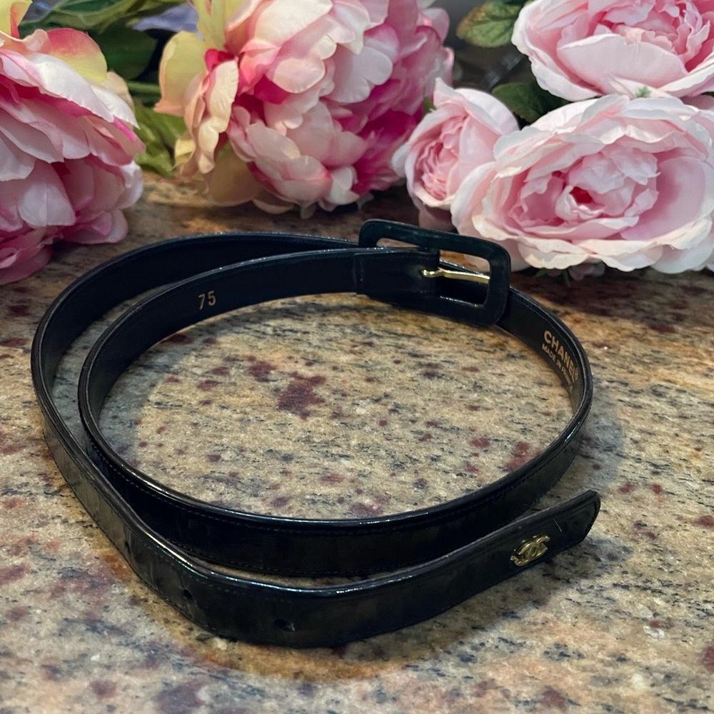 CHANEL Black Patent Slim Waist Belt with Gold CC Charm